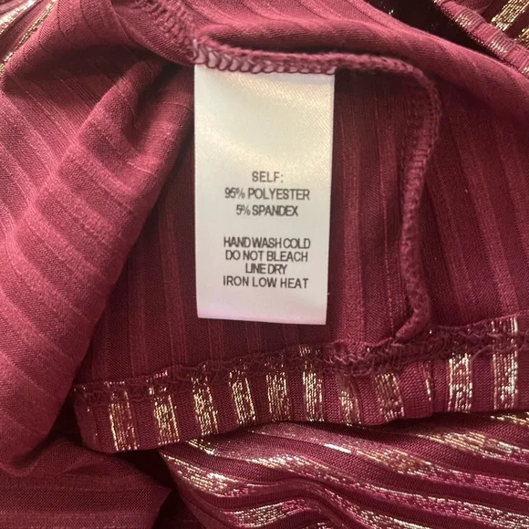 Lulu’s Dress Size Small Burgundy and Gold metallic - Picture 4 of 4